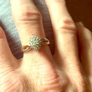 10k Gold Diamond Beautiful Cluster Ring